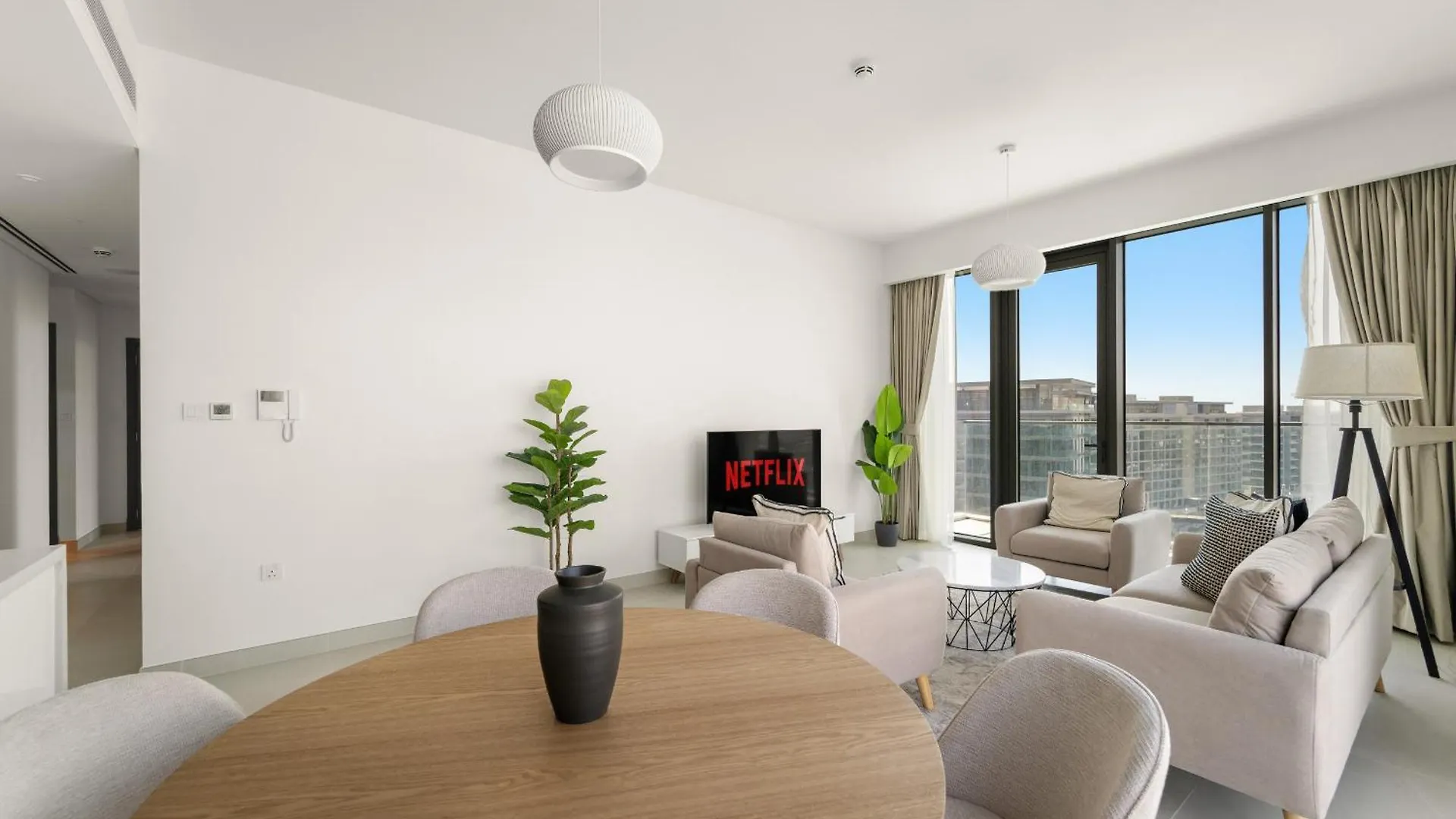 Апартаменты Vayk - Stylish Canal-Front 2 Bd Plus Maid In Al Wasl Дубай