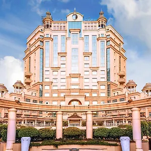 5* ホテル Swissotel Al Murooj
