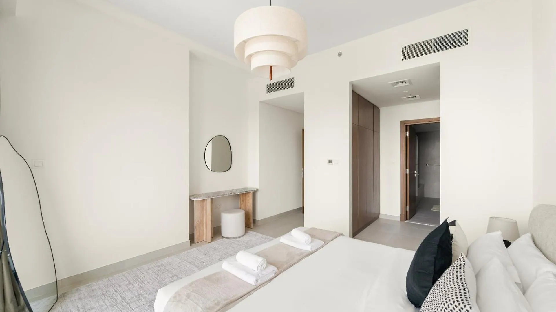 Apartment Vayk - Stylish Canal-Front 2 Bd Plus Maid In Al Wasl Dubai