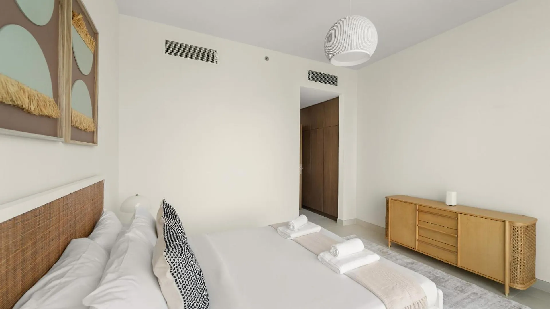 Vayk - Stylish Canal-Front 2 Bd Plus Maid In Al Wasl Dubai United Arab Emirates